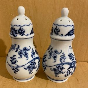 Vintage Blue Danube Blue Onion Salt & Pepper Shakers Japan
